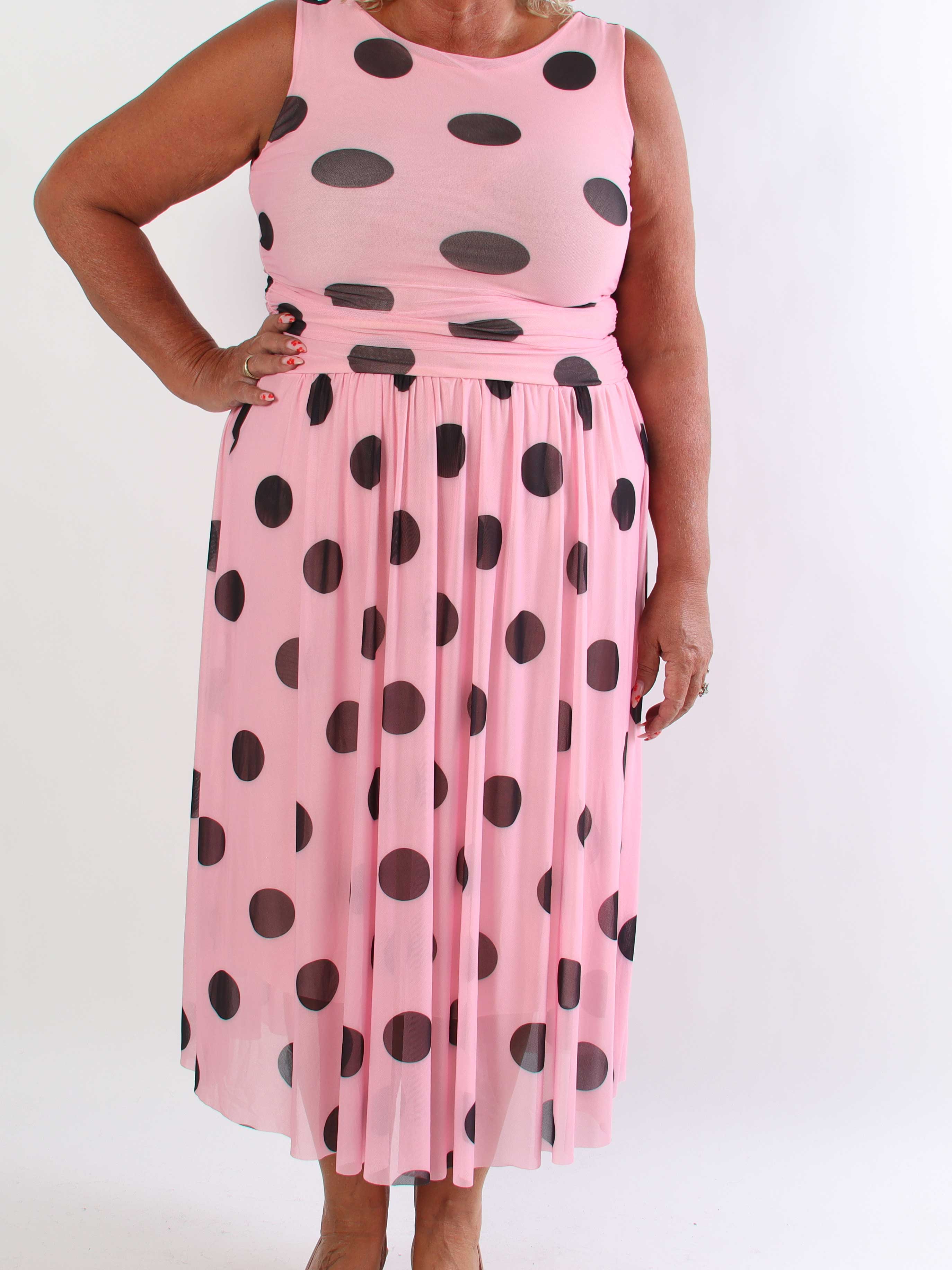 Hallie – Elegant, stretchig plus size klänning i prickig mesh